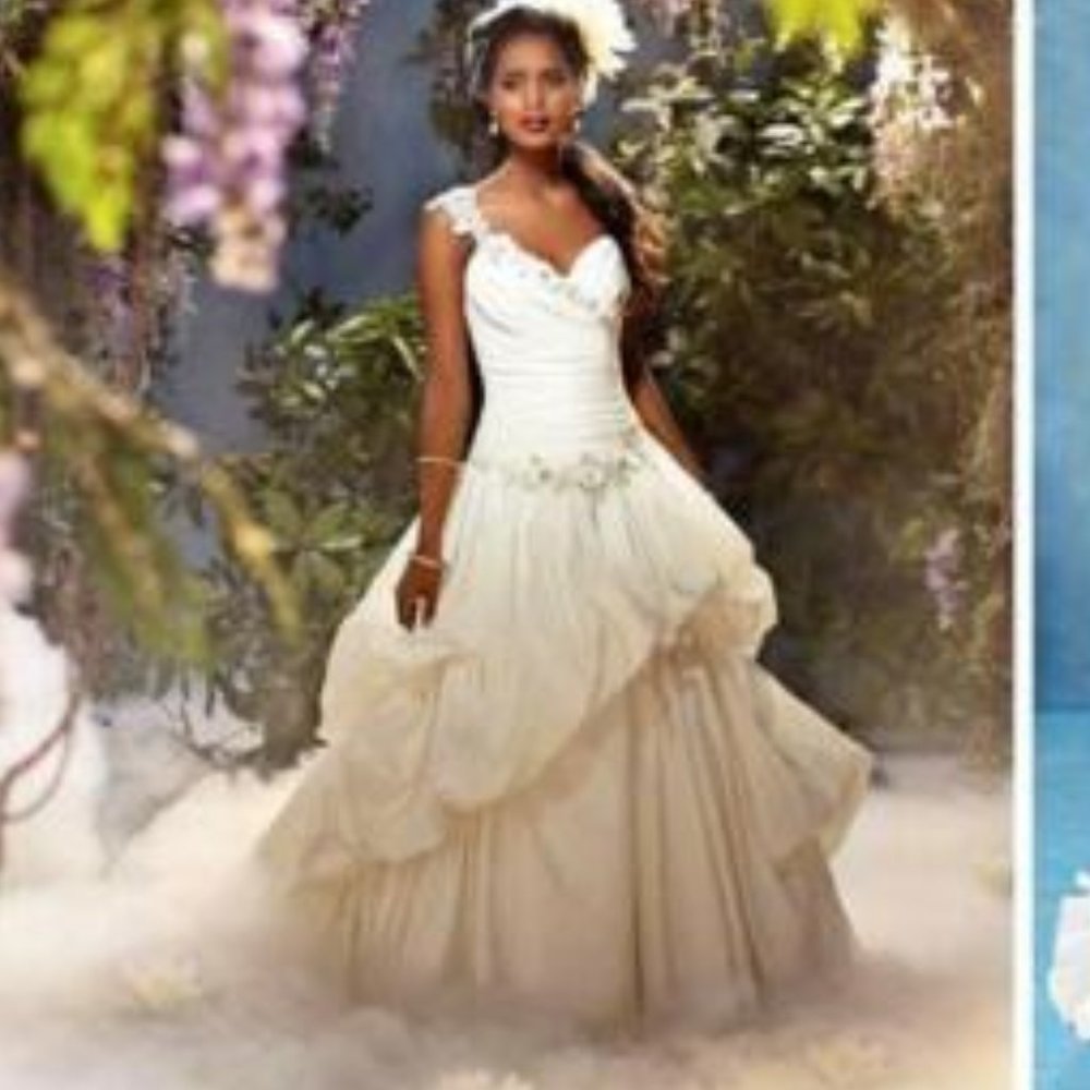 Alfred Angelo Disney Wedding Gown "Tiana" - Picture 5 of 6